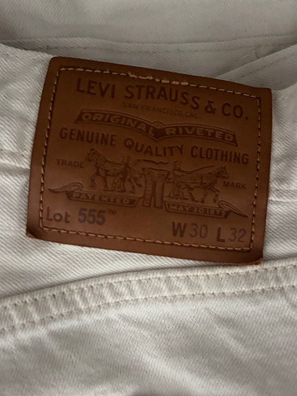 Levi's jeans white