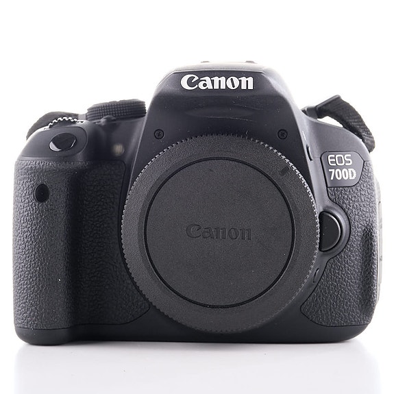 Canon EOS 700D -kamera (sc. 9550) (käytetty)