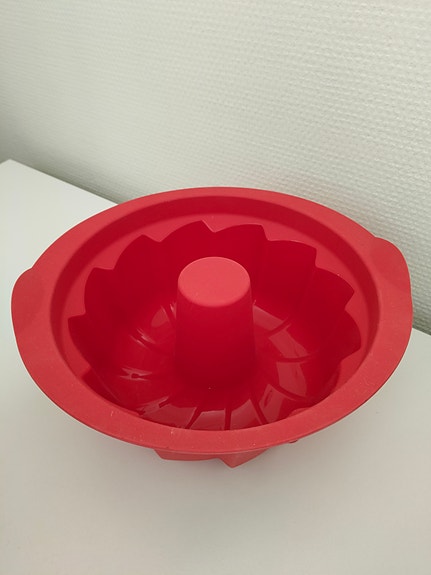 Tupperware silikoninen kakkuvuoka punainen