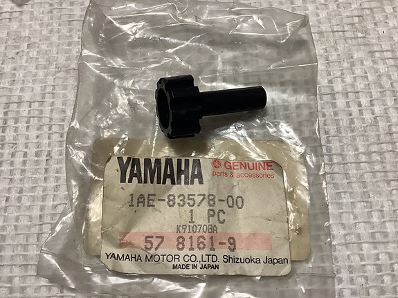 1AE-83578-00 välimatkamittarin nuppi YAMAHA WR250,FZ750,FZR750,XJR1300