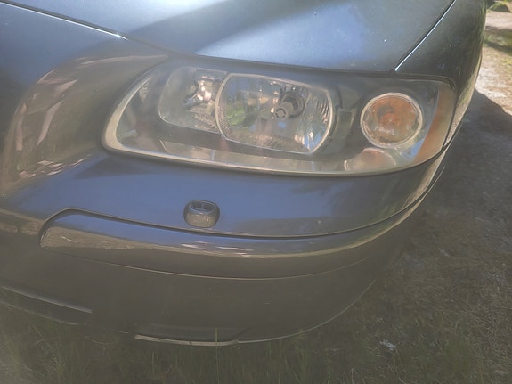 Ostan Volvo V 70 kakkoskoppa.Xenon ajovalot