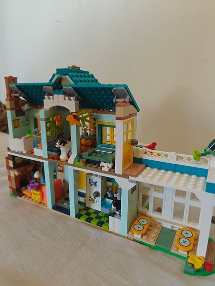 Lego friends talo