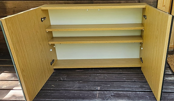 Kylpyhuoneen peilikaappi