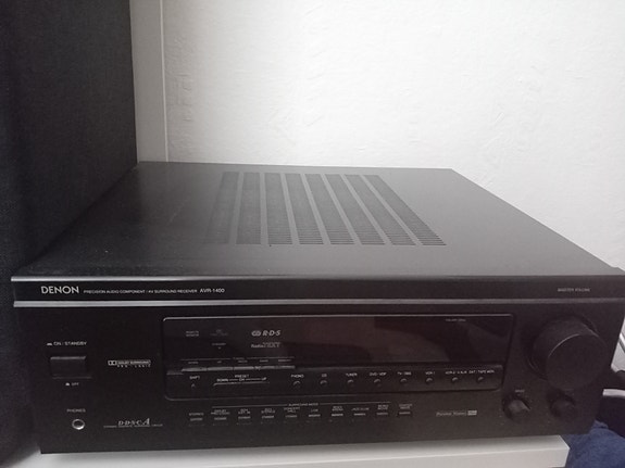 Denon AV-vahvistin musta