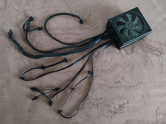 Corsair RM550X virtalähde