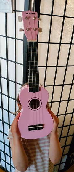 Supreme lasten kitara