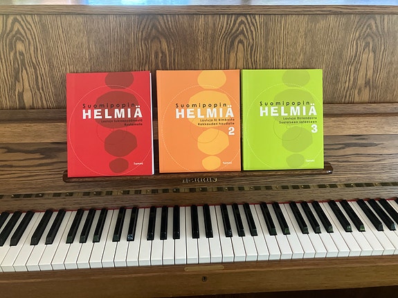Suomipopin Helmiä 1-3 LAULUKIRJAT