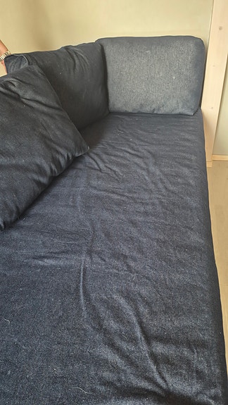 Farkkukankainen sohvasänky
