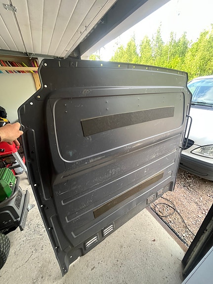 Vw crafter tavaratilan väliseinä