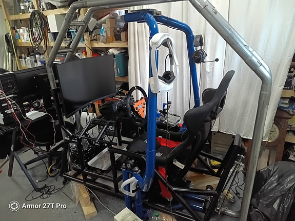 Myydään sim racing harrastus