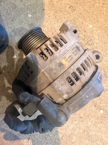 Toyota Avensis 2006 2,2 diesel laturi
