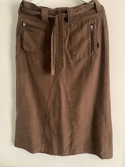 UNIIKKI RETRO TYYLINEN PITKÄ HAME , ETUTASKUISSA VETOKETJUT ,ISOT TAKATASKUT
