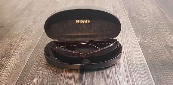 Versace aurinkolasit.