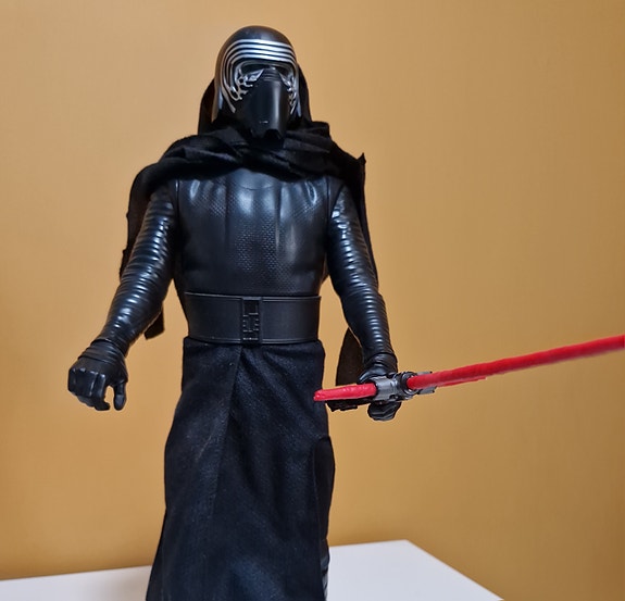 Star Wars Kylo Ren -figuuri punaisella valomiekalla, 46cm