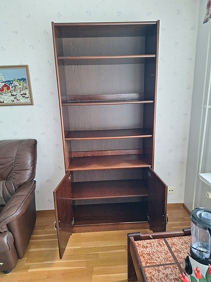 Myydään kirjahylly, tv-taso ja sohvapöytä