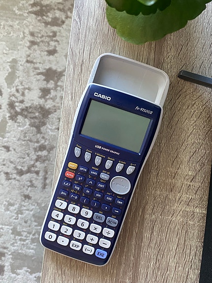 Casio fx-9750GII graafinen laskin – 12 €