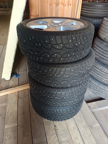 Nastarenkaat 225/45-17 5×114.3 vanteilla