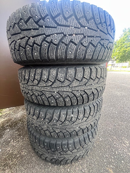 Nokian Hakkapeliitta 5 175/65 R14 nastarenkaat teräsvanteilla, 4 kpl