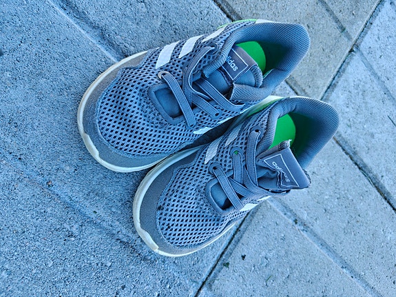 Adidas lenkkarit lasten