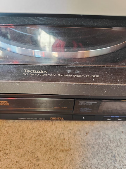 Pioneer PL-300 levysoitin + Technics SL-B210 levysoitin