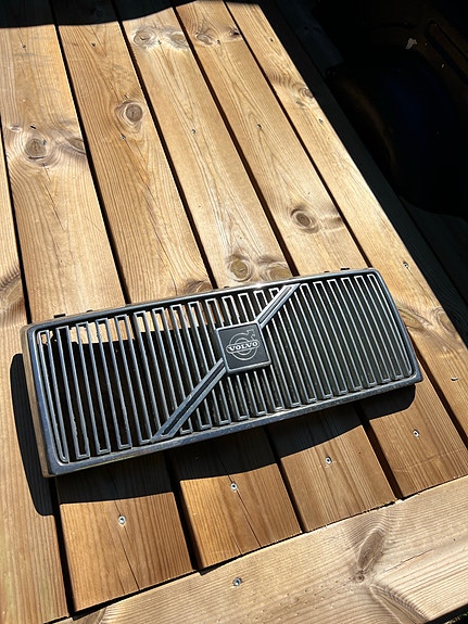 Volvo etusäleikkö / maski