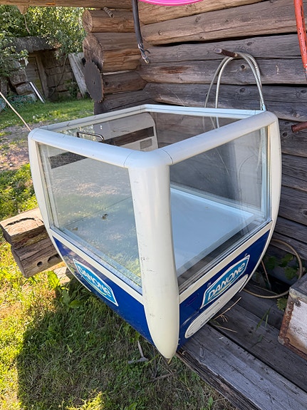 Iso juomacooleri/jäätelöallas