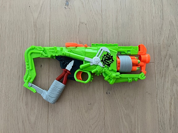 Nerf zombie strike leikkipyssy
