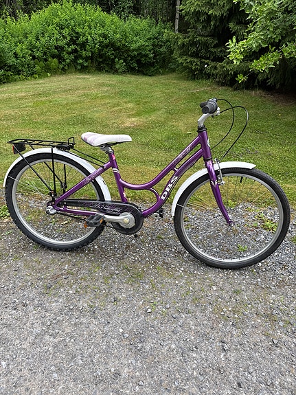 DBS tyttöjen 24” 3v polkupyörä