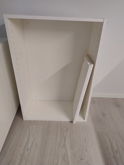 Muuramen pieni hylly ja laatikosto