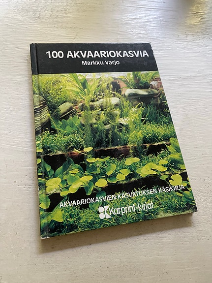 100 akvaariokasvia -kirja Markku Varjo