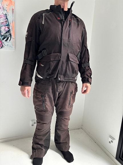 Alpinestars Tech Touring ajopuku XXL musta + Sweep-ajohousut