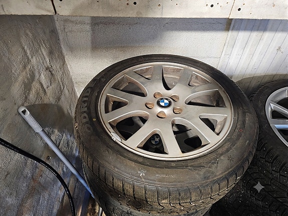 BMW Alumiinivanteet 5x120 8x19 255/50/19 kitkarenkailla