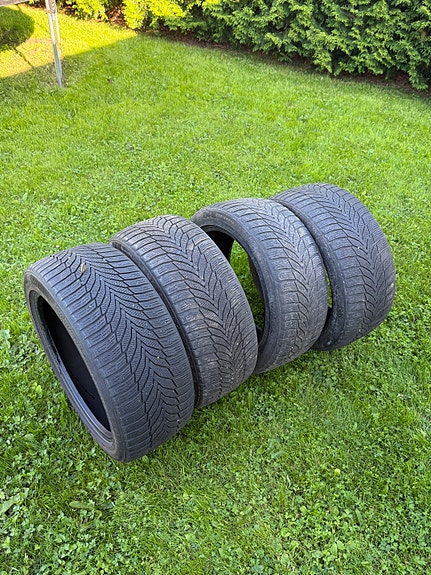 Renkaat 235/45/18