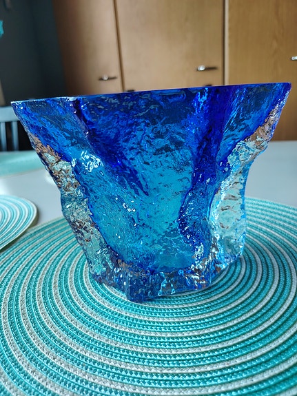 Kumela Liepukka Iittala sininen lasimaljakko