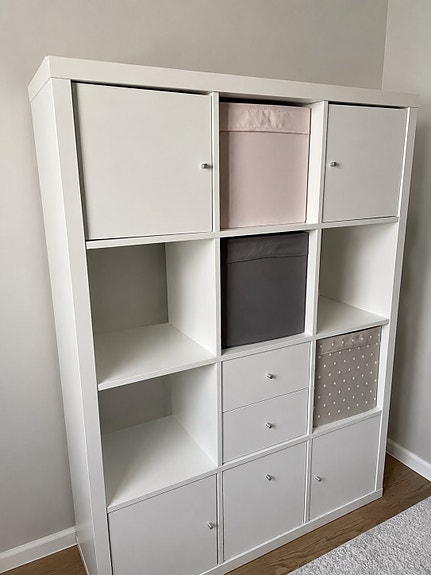 IKEA hyllykkö valkoinen lastenhuoneeseen