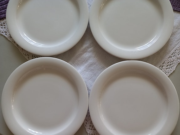 Arabia matalat lautaset