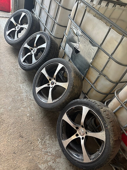 audi A4 b7 18" alut + 245 40 r 18 kesärenkaat