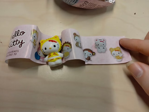 Hello kitty figuureita.