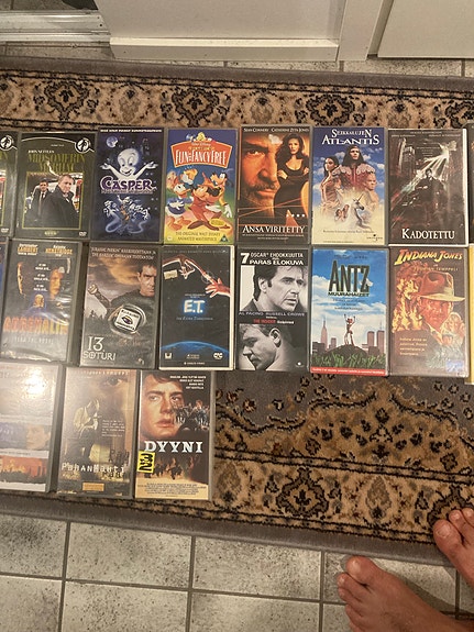 VHS-elokuvakokoelma useita klassikoita
