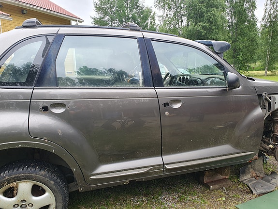 PT Cruiser varaosina ruskea 2001 Touring
