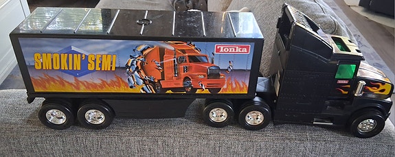 Tonka lelu rekka-auto perävaunulla