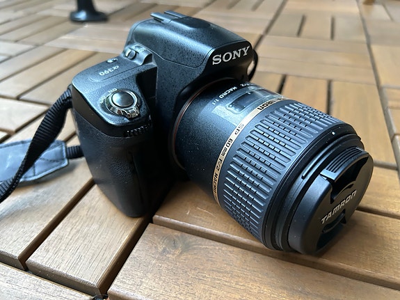 Sony Alpha 390 digijärjestelmäkamera Tamron 60mm F/2 makro-objektiivilla