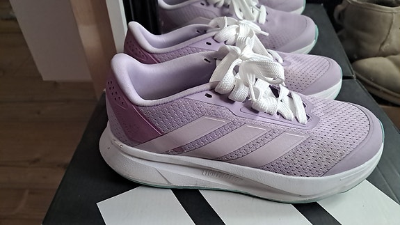 Adidas lenkkarit