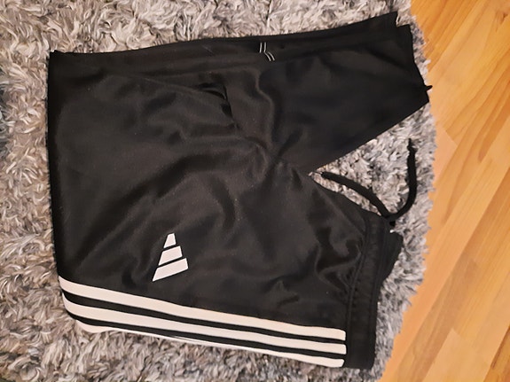 Adidas verkkarit
