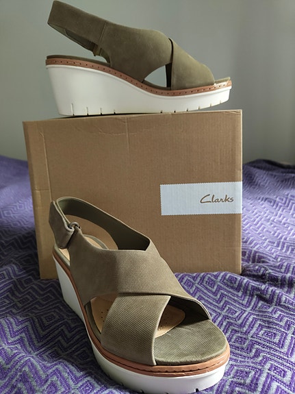 Clarksin sandaalit 39