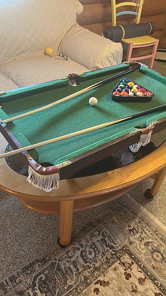 Pieni biljardipöytä kepeillä ja palloilla - Vintage