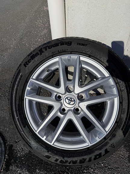 Toyota rengaspaketti 16”