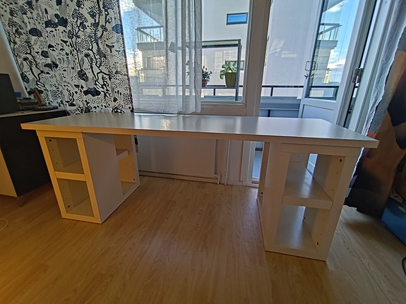Iso Ikea työpöytä