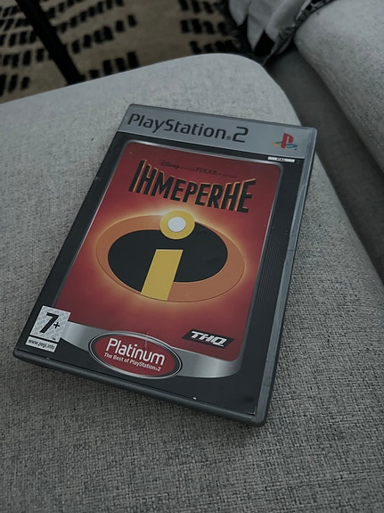 PlayStation 2 Ihmeperhe Platinum -peli