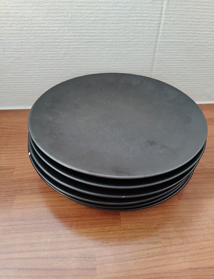 6 x H&M Home musta lautanen (21cm)